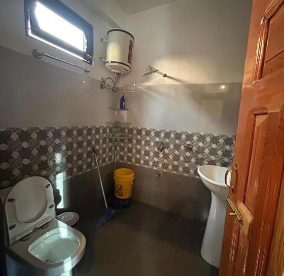 اتاق استاندارد چهار تخته, Snow View Guest House