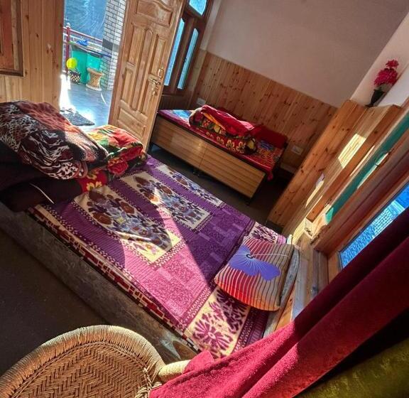 4인용 스탠다드 룸, Snow View Guest House