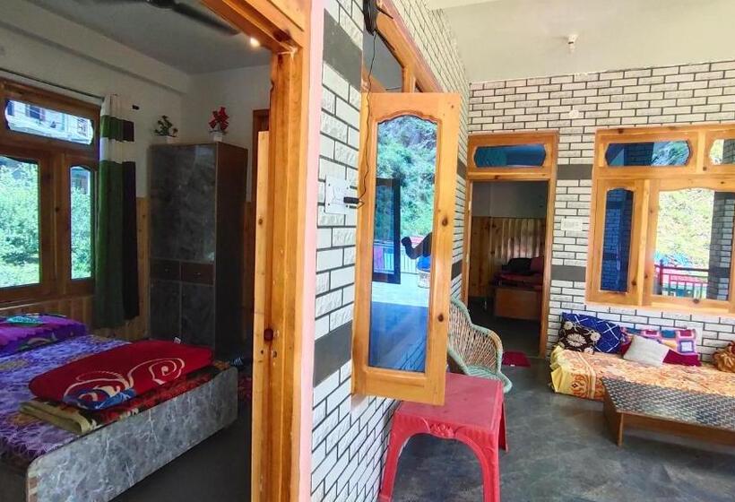 اتاق استاندارد چهار تخته, Snow View Guest House