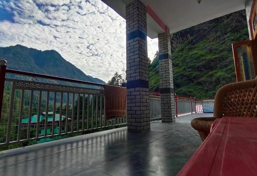 اتاق استاندارد چهار تخته, Snow View Guest House