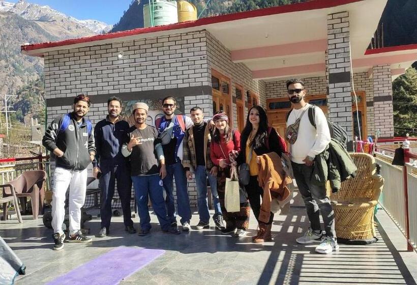 اتاق استاندارد چهار تخته, Snow View Guest House