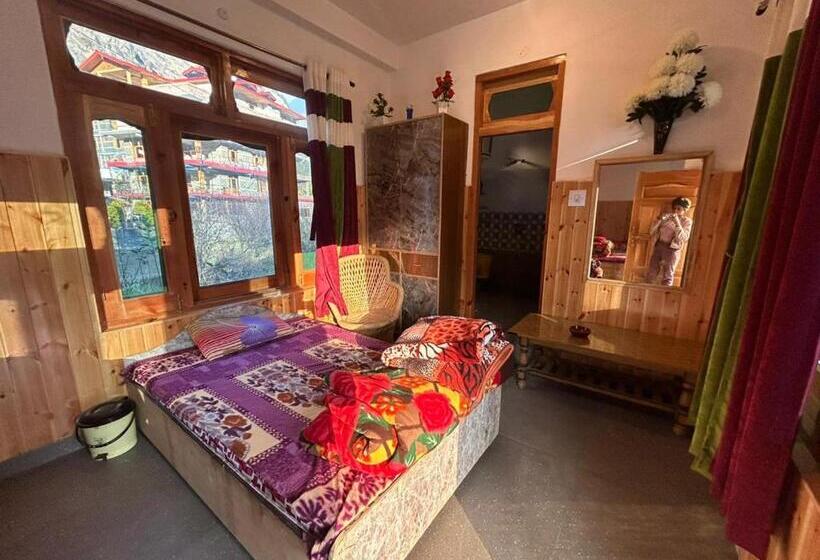 Deluxe room with river view, Snow View Guest House