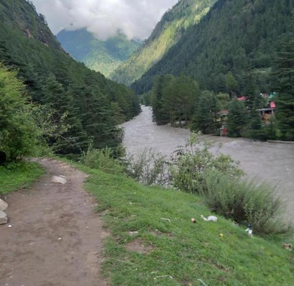 Deluxe room with river view, Snow View Guest House