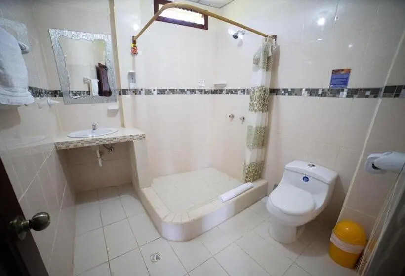 اتاق استاندارد سه نفره, Hostal Gladismar