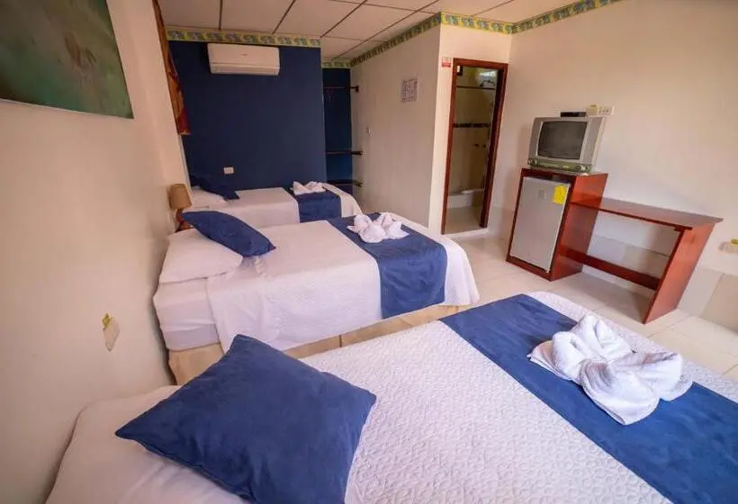 اتاق استاندارد سه نفره, Hostal Gladismar