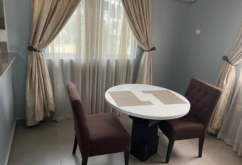 آپارتمان 2 خوابه, Nigus House