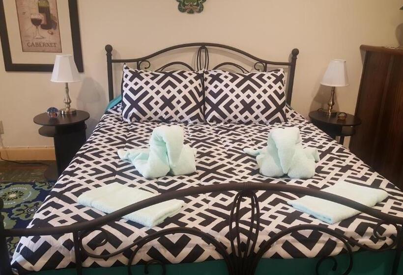 4인용 스탠다드 룸, Natalie House Boston