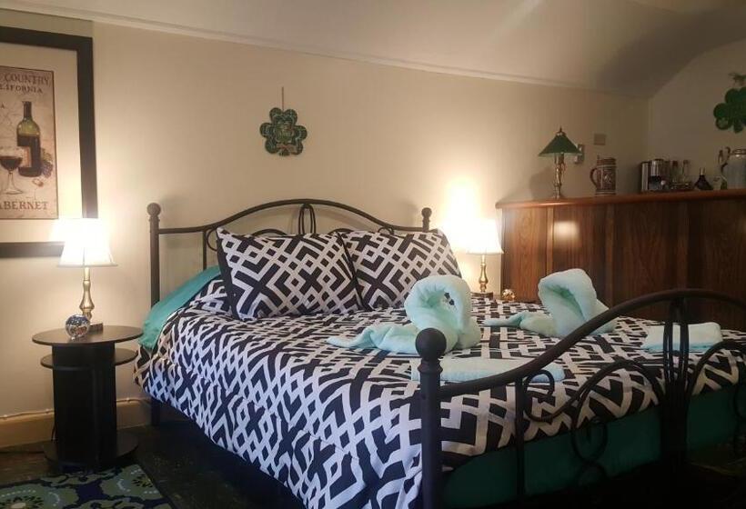 غرفة قياسية رباعية, Natalie House   Boston