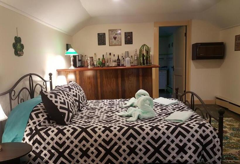 四人标准间, Natalie House   Boston
