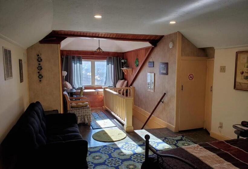 غرفة قياسية رباعية, Natalie House   Boston