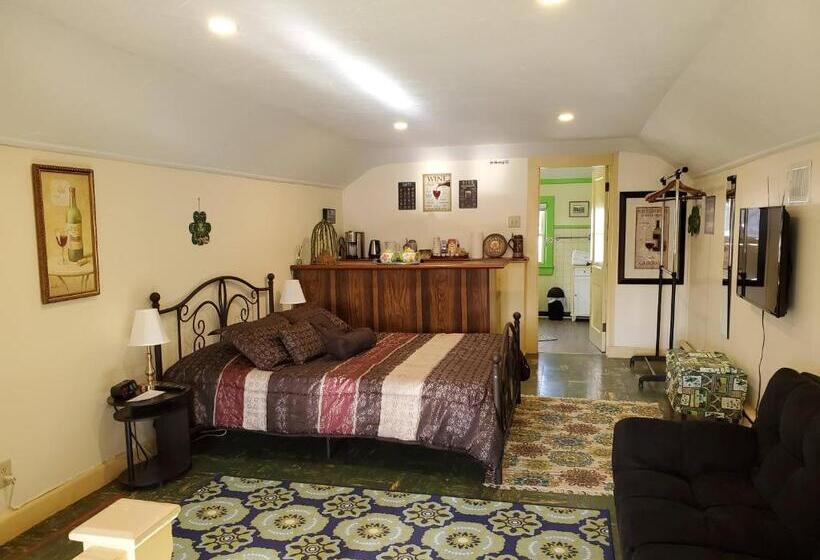 غرفة قياسية رباعية, Natalie House   Boston