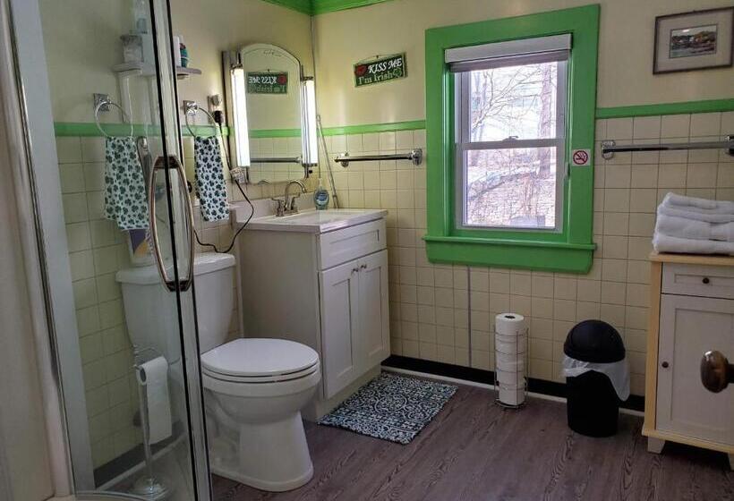 غرفة قياسية رباعية, Natalie House   Boston