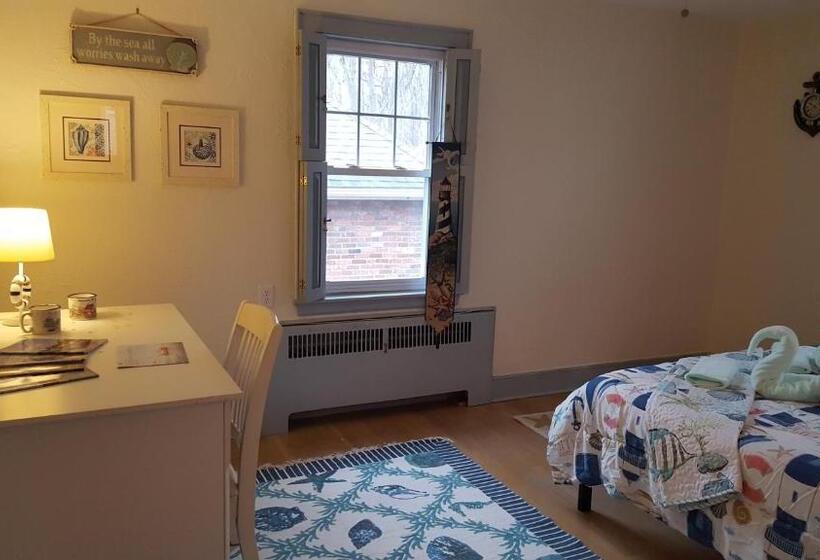 غرفة قياسية حمام مشترك, Natalie House   Boston