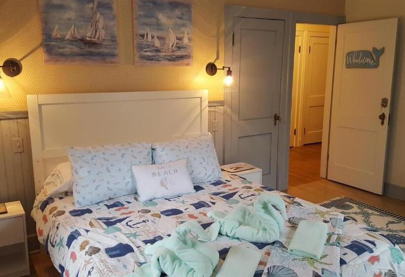 غرفة قياسية حمام مشترك, Natalie House   Boston