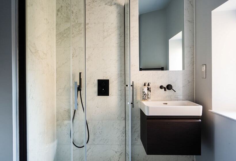 Апартаменты 1 Спальня, Hiding Space   St Catherine S Hospital