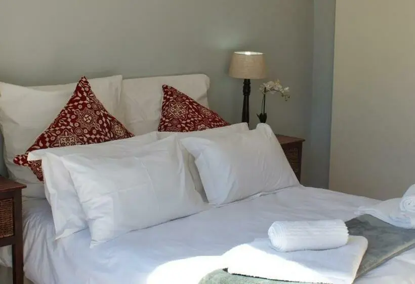 اتاق استاندارد با چشم‌انداز استخر, Orchard Guesthouse