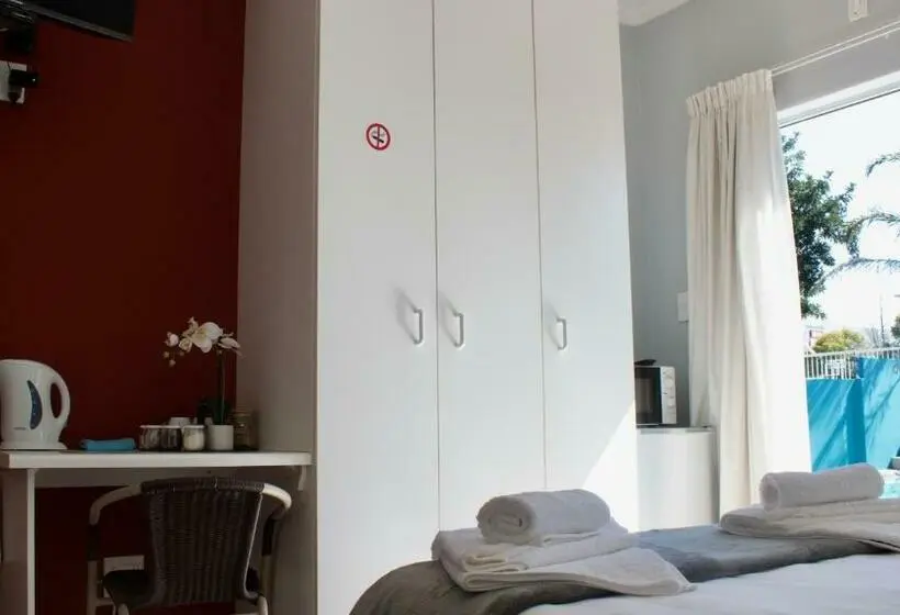 اتاق استاندارد با چشم‌انداز استخر, Orchard Guesthouse