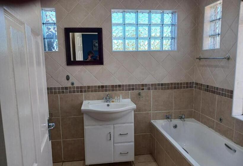 اتاق اکونومی, Orchard Guesthouse