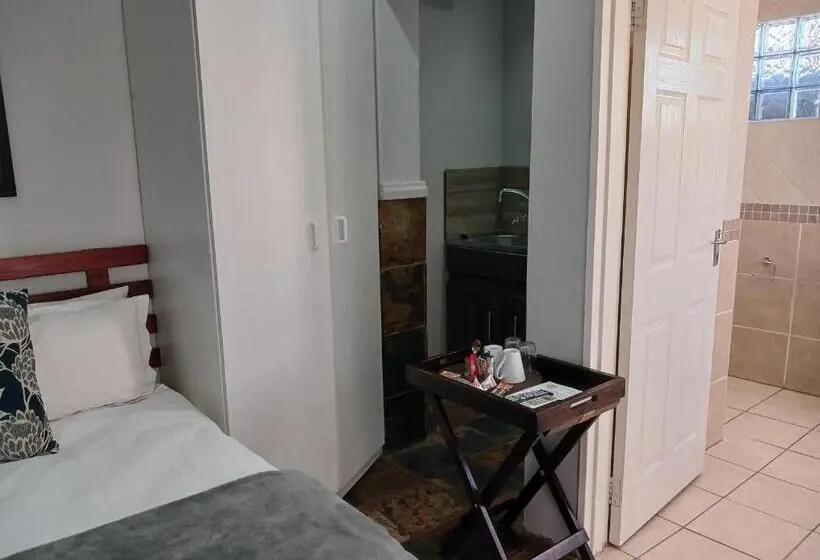 اتاق اکونومی, Orchard Guesthouse