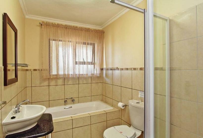 Апартаменты 3 Спальни, Uvongo River Resort