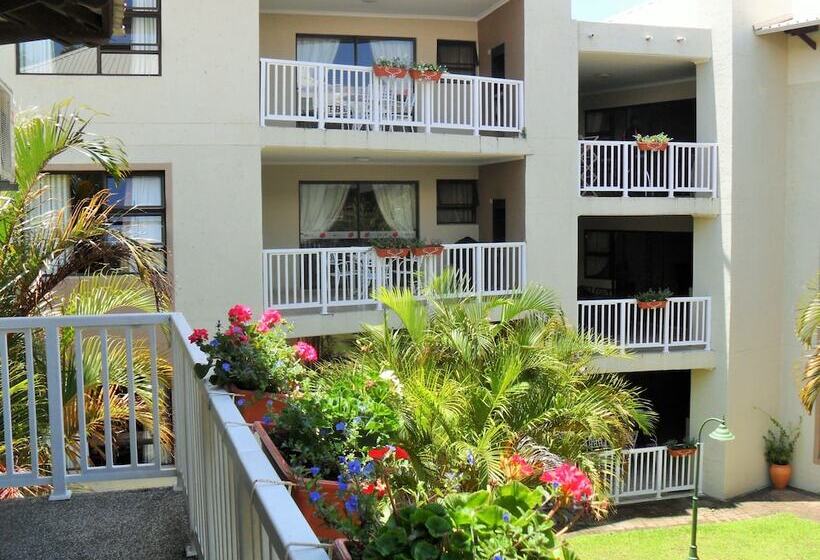 Апартаменты 3 Спальни, Uvongo River Resort