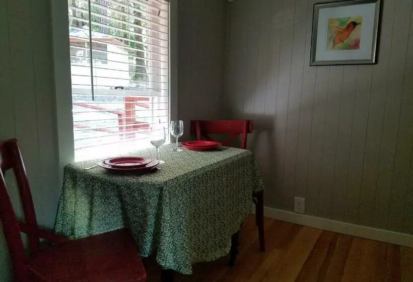 デラックススタジオ, China Creek Cottages