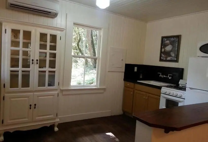 デラックススイート, China Creek Cottages