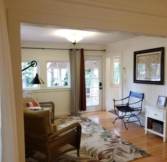 デラックススタジオ, China Creek Cottages