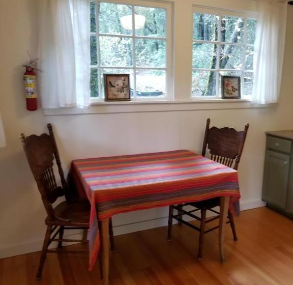 デラックススタジオ, China Creek Cottages