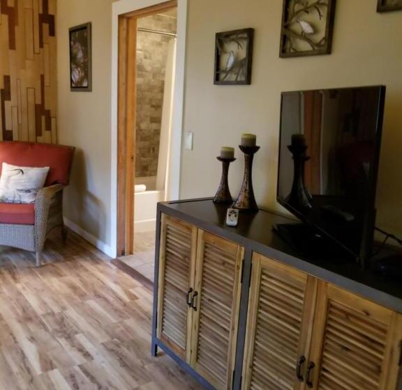 スイート, China Creek Cottages