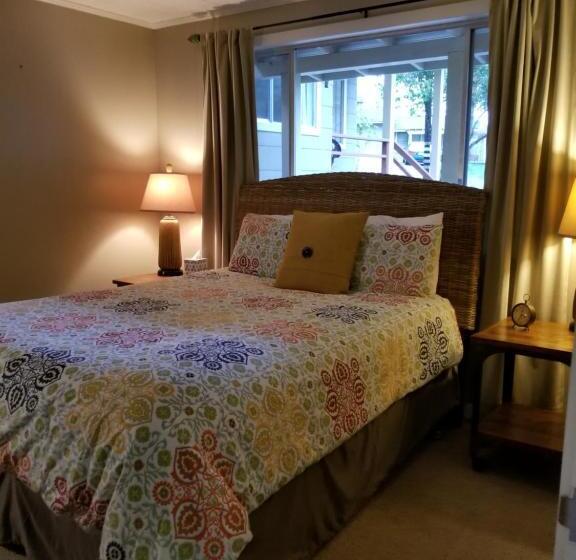 スイート, China Creek Cottages