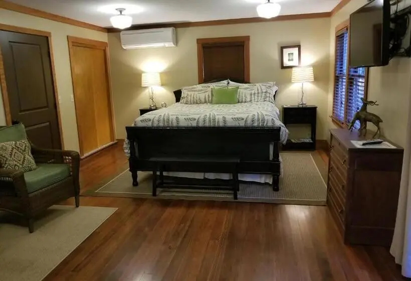 スタンダードスタジオ, China Creek Cottages
