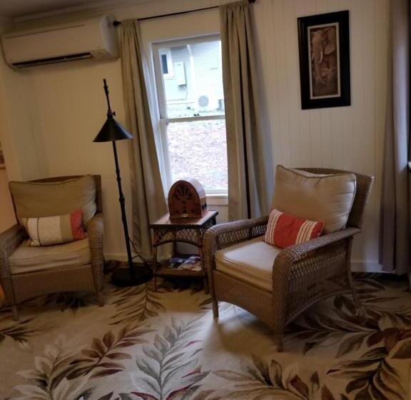 デラックススタジオ, China Creek Cottages