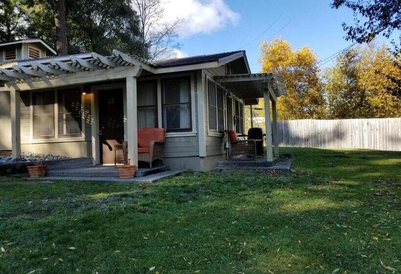 デラックススタジオ, China Creek Cottages