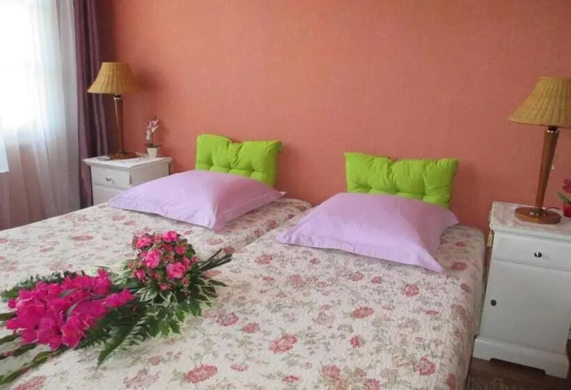 庭の見えるシングルルーム, Le Cottage Bnb Chambres Dhotes Paris Saclay
