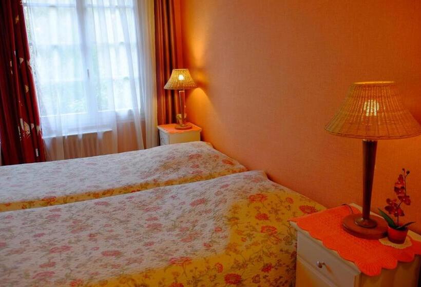 庭の見えるシングルルーム, Le Cottage Bnb Chambres Dhotes Paris Saclay