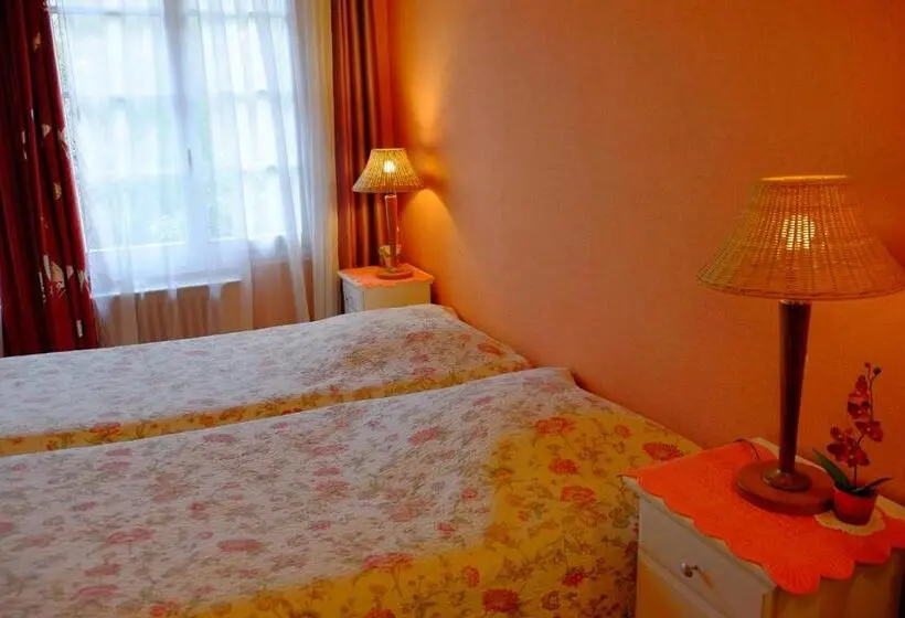 庭の見えるシングルルーム, Le Cottage Bnb Chambres Dhotes Paris Saclay