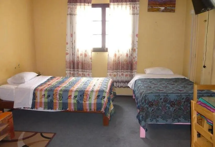 اتاق اکونومی با حمام مشترک, Hostel Fuentes