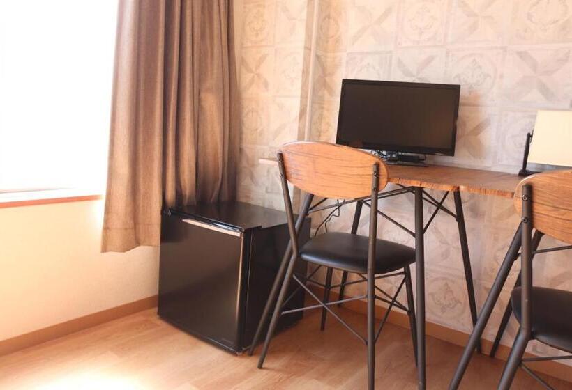 Family Room, Red Helmet House & Sports Bar Hiroshima