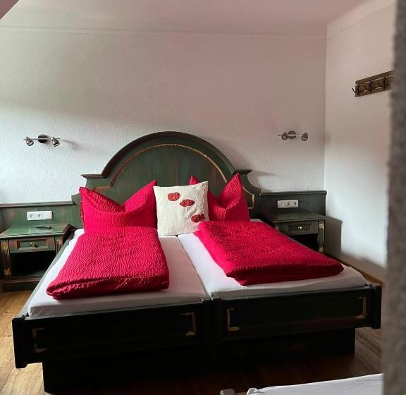 חדר סטנדרט לשלושה, Seebär Velden