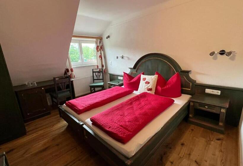 חדר סטנדרט לשלושה, Seebär Velden