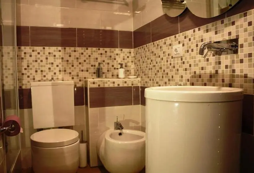 اتاق استاندارد چهار تخته, A Casa Di V Ale