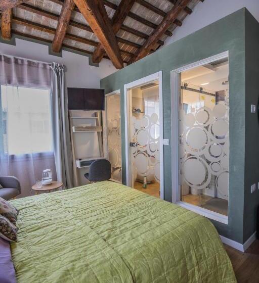 اتاق استاندارد چهار تخته, A Casa Di V Ale