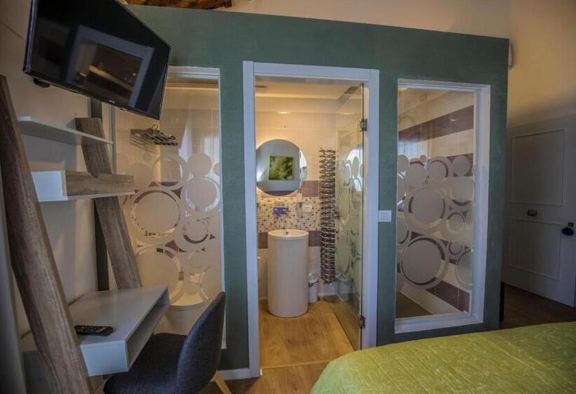 اتاق استاندارد چهار تخته, A Casa Di V Ale