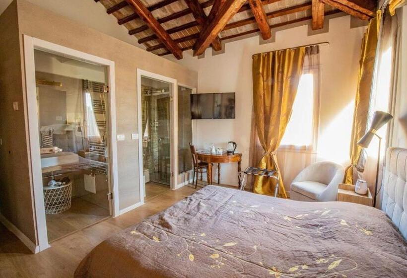 اتاق لوکس, A Casa Di V Ale