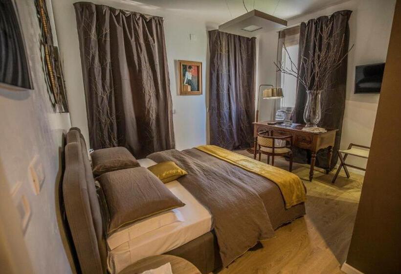 اتاق لوکس, A Casa Di V Ale