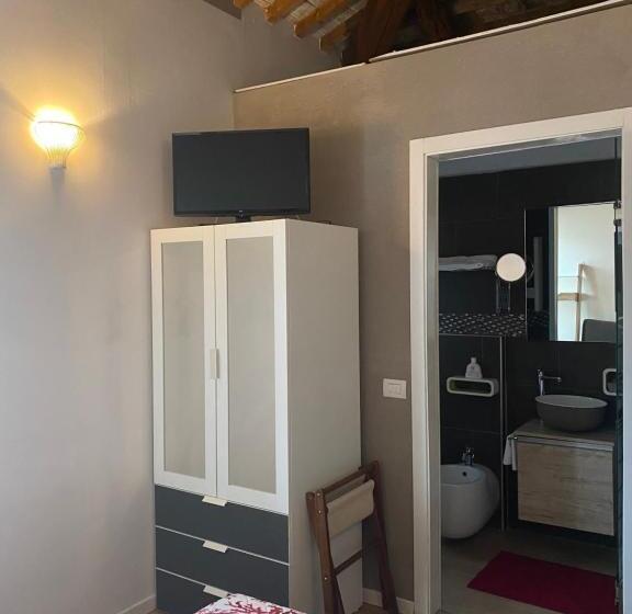 اتاق اکونومی یک تخته, A Casa Di V Ale