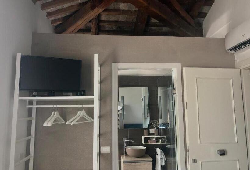 اتاق اکونومی یک تخته, A Casa Di V Ale