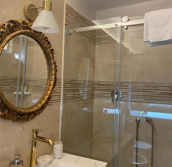 اتاق اکونومی یک تخته, A Casa Di V Ale