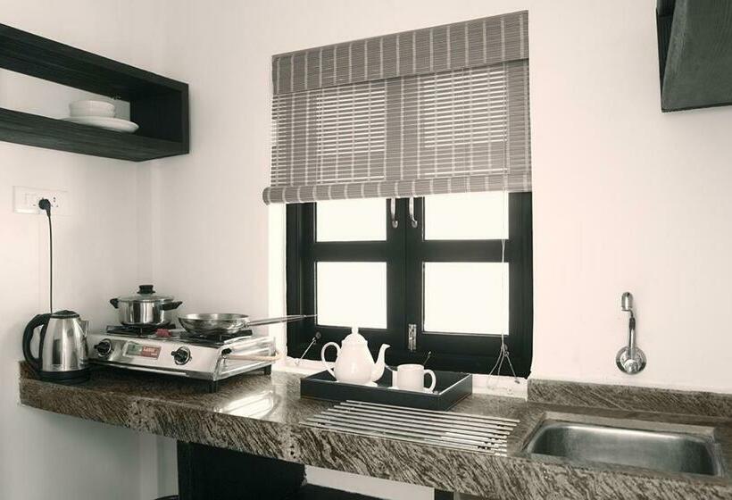 디럭스 스튜디오, Janice Villa Arambol